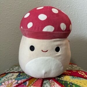 SQUISHMALLOWS Malcolm the Mushroom 8in